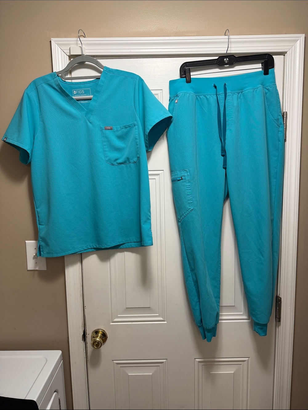 Figs Teal Women's Scrub Set Top & Bottom Joggers Size Large